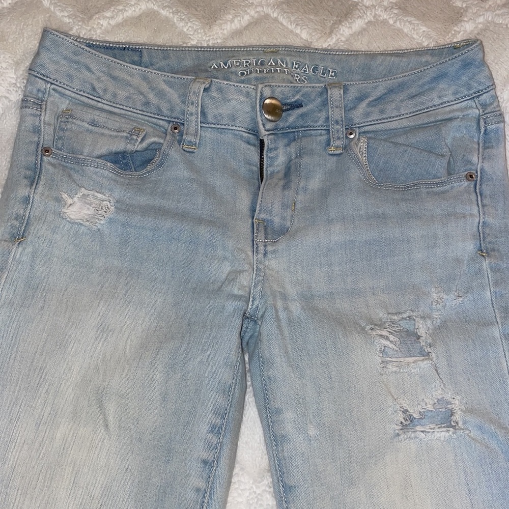 4 reg American Eagle light blue skinny destroyer